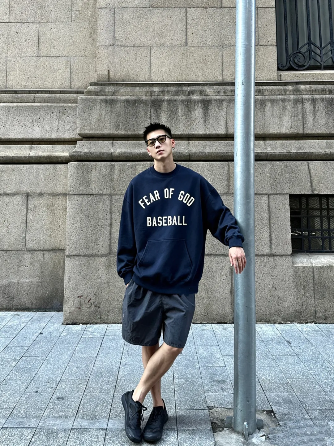 135 MLB joint Essentials crew neck sweatshirt Color: Tibetan Blue Fabric: Heavy combed cotton, thick and soft to the touch, Breathable and not easy to deform and loose after long-term washing Process: The letters on the front are heat transfer printing, which has a strong three-dimensional effect, and the letters on the back are three-dimensional foaming effect. Special glue stacking processing is used to form a slightly raised 3D texture, which looks like a relief from a distance and has thickness when seen up close. Details: All accessories are customized The level of precision can be compared with the domestic cross-border special Size table: S (length 69, bust 66, shoulder width 63.5, sleeve length 57) M (length 71, bust 68, shoulder width 65, sleeve length 58) L (length 73, bust 70, shoulder width 66.5, sleeve length 59) XL (length 75, chest 72, shoulder width 68, sleeve length 60) It is recommended to be under 175cm, 80-140kg S 175-180cm, 140-160kg M 180-185cm, 160-180kg L 185-190cm, 180kg XL